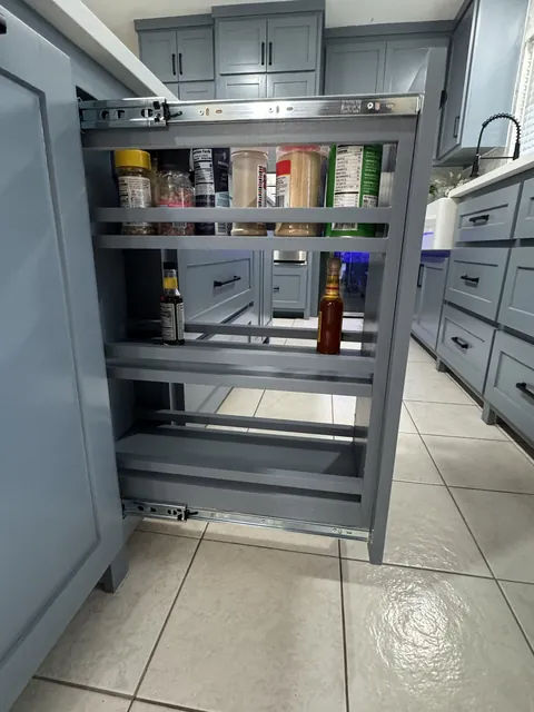 Pull-out spice cabinet