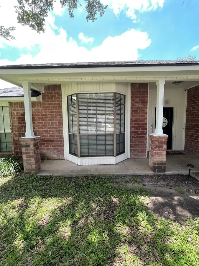 Front porch with new white column wraps